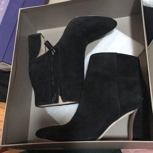 BCBGMAXAZRIA / Black blyss Suede block booties - Picture 3 of 8
